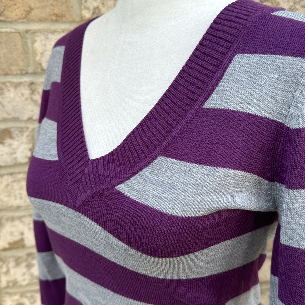 H&M Purple and Gray Striped V-Neck Sweater - Picture 2 of 11